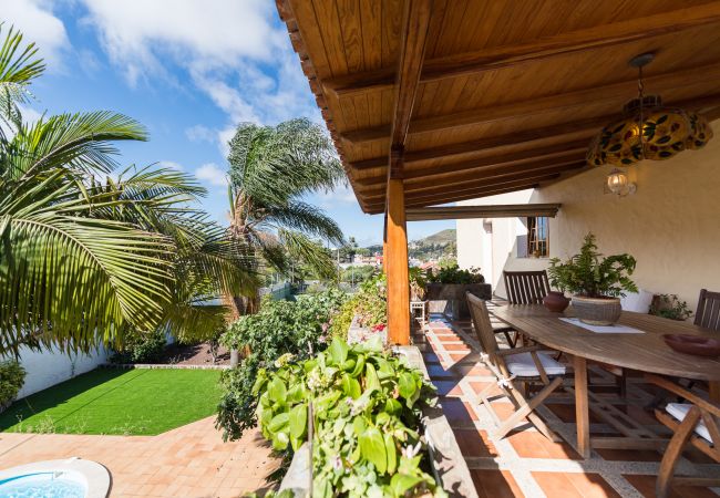 Casa en Las Palmas de Gran Canaria - Luxury Cottage Pool + Tennis Court + Parking  Casa en Las Palmas de Gran Canaria - Luxury Cottage Pool + Tennis Court + Parking