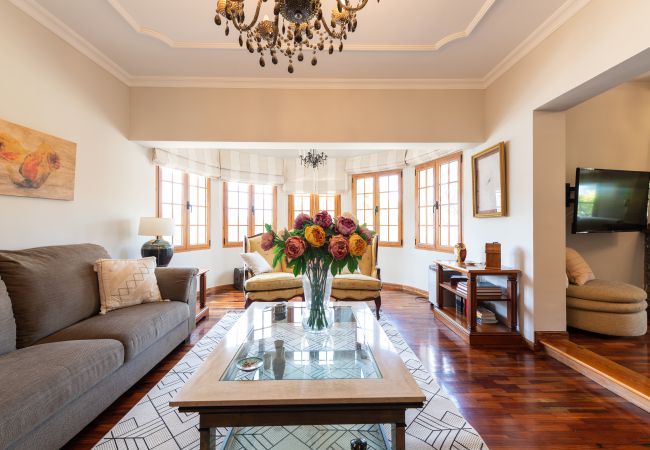 Casa en Las Palmas de Gran Canaria - Luxury Cottage Pool + Tennis Court + Parking  Casa en Las Palmas de Gran Canaria - Luxury Cottage Pool + Tennis Court + Parking