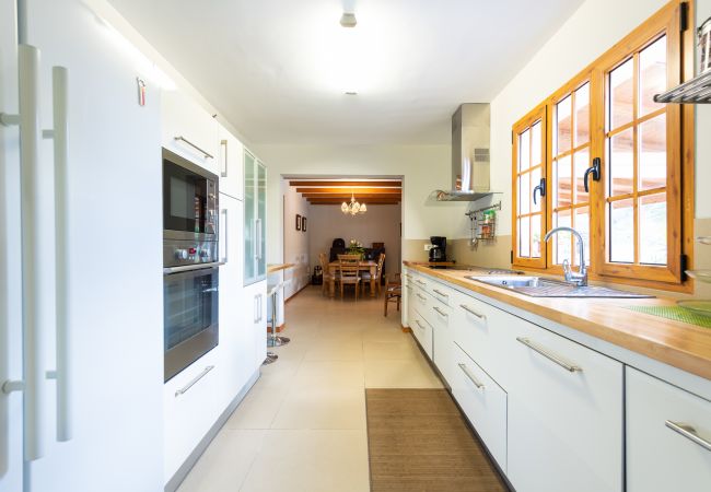 Casa en Las Palmas de Gran Canaria - Luxury Cottage Pool + Tennis Court + Parking  Casa en Las Palmas de Gran Canaria - Luxury Cottage Pool + Tennis Court + Parking