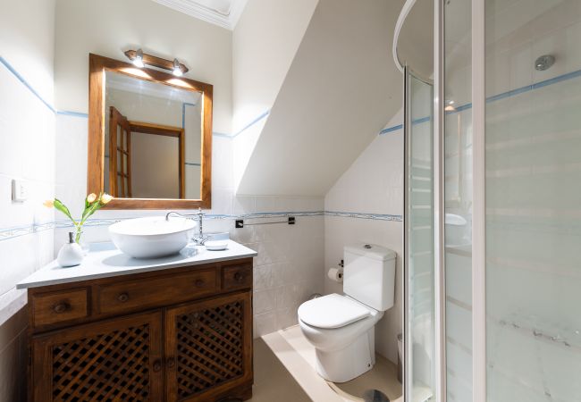 Casa en Las Palmas de Gran Canaria - Luxury Cottage Pool + Tennis Court + Parking  Casa en Las Palmas de Gran Canaria - Luxury Cottage Pool + Tennis Court + Parking