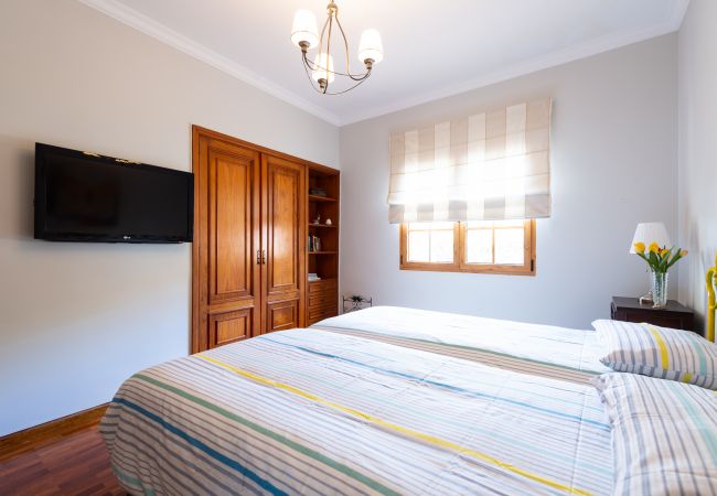 Casa en Las Palmas de Gran Canaria - Luxury Cottage Pool + Tennis Court + Parking  Casa en Las Palmas de Gran Canaria - Luxury Cottage Pool + Tennis Court + Parking