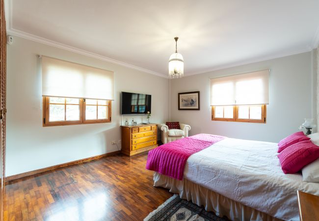 Casa en Las Palmas de Gran Canaria - Luxury Cottage Pool + Tennis Court + Parking  Casa en Las Palmas de Gran Canaria - Luxury Cottage Pool + Tennis Court + Parking