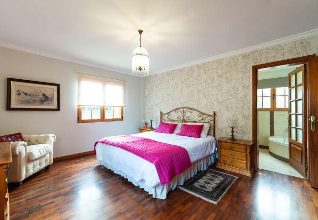Casa en Las Palmas de Gran Canaria - Luxury Cottage Pool + Tennis Court + Parking  Casa en Las Palmas de Gran Canaria - Luxury Cottage Pool + Tennis Court + Parking