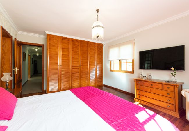 Casa en Las Palmas de Gran Canaria - Luxury Cottage Pool + Tennis Court + Parking  Casa en Las Palmas de Gran Canaria - Luxury Cottage Pool + Tennis Court + Parking