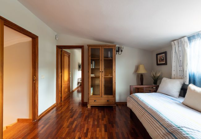 Casa en Las Palmas de Gran Canaria - Luxury Cottage Pool + Tennis Court + Parking  Casa en Las Palmas de Gran Canaria - Luxury Cottage Pool + Tennis Court + Parking