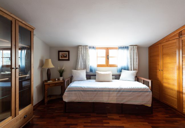 Casa en Las Palmas de Gran Canaria - Luxury Cottage Pool + Tennis Court + Parking  Casa en Las Palmas de Gran Canaria - Luxury Cottage Pool + Tennis Court + Parking