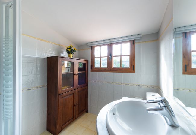 Casa en Las Palmas de Gran Canaria - Luxury Cottage Pool + Tennis Court + Parking  Casa en Las Palmas de Gran Canaria - Luxury Cottage Pool + Tennis Court + Parking