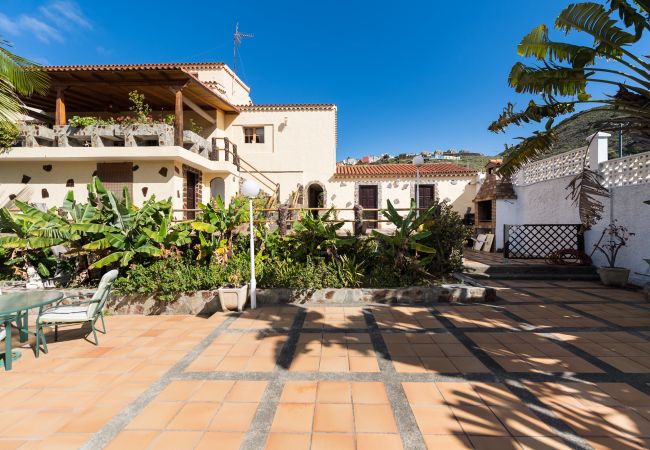 Casa en Las Palmas de Gran Canaria - Luxury Cottage Pool + Tennis Court + Parking  Casa en Las Palmas de Gran Canaria - Luxury Cottage Pool + Tennis Court + Parking