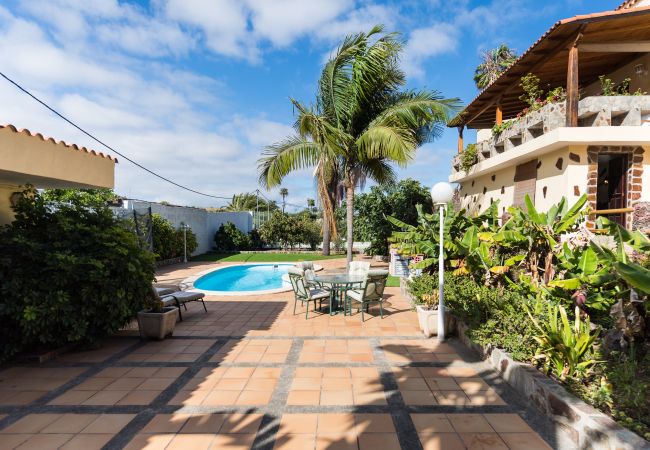 Casa en Las Palmas de Gran Canaria - Luxury Cottage Pool + Tennis Court + Parking  Casa en Las Palmas de Gran Canaria - Luxury Cottage Pool + Tennis Court + Parking