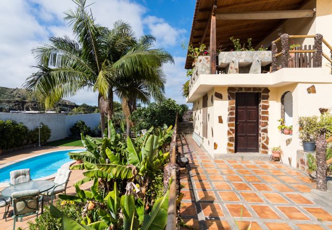 Casa en Las Palmas de Gran Canaria - Luxury Cottage Pool + Tennis Court + Parking  Casa en Las Palmas de Gran Canaria - Luxury Cottage Pool + Tennis Court + Parking