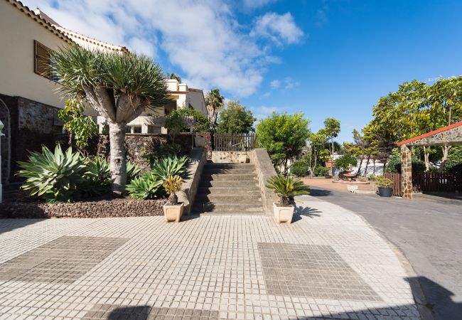 Casa en Las Palmas de Gran Canaria - Luxury Cottage Pool + Tennis Court + Parking  Casa en Las Palmas de Gran Canaria - Luxury Cottage Pool + Tennis Court + Parking