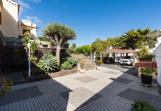 Casa en Las Palmas de Gran Canaria - Luxury Cottage Pool + Tennis Court + Parking  Casa en Las Palmas de Gran Canaria - Luxury Cottage Pool + Tennis Court + Parking