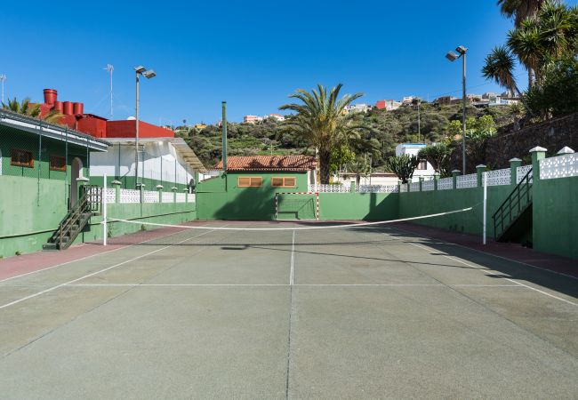 Casa en Las Palmas de Gran Canaria - Luxury Cottage Pool + Tennis Court + Parking  Casa en Las Palmas de Gran Canaria - Luxury Cottage Pool + Tennis Court + Parking