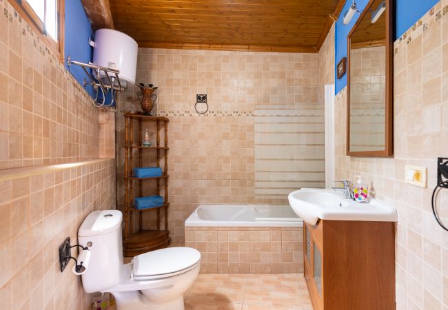 Casa en San Bartolomé de Tirajana - Camping House Private Solarium + BBQ & Pool  Casa en San Bartolomé de Tirajana - Camping House Private Solarium + BBQ & Pool