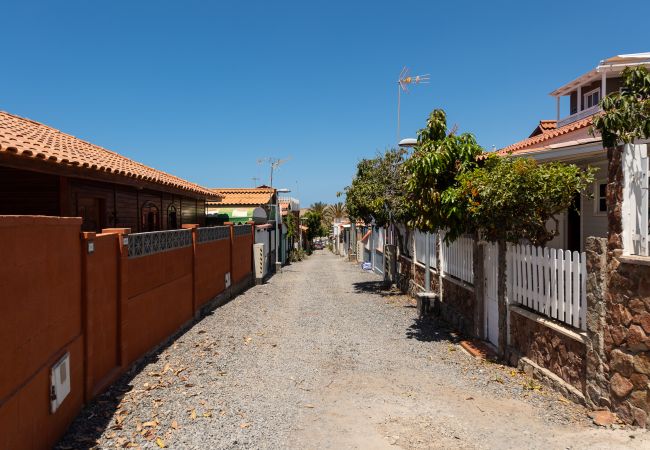 Casa en San Bartolomé de Tirajana - Camping House Private Solarium + BBQ & Pool  Casa en San Bartolomé de Tirajana - Camping House Private Solarium + BBQ & Pool