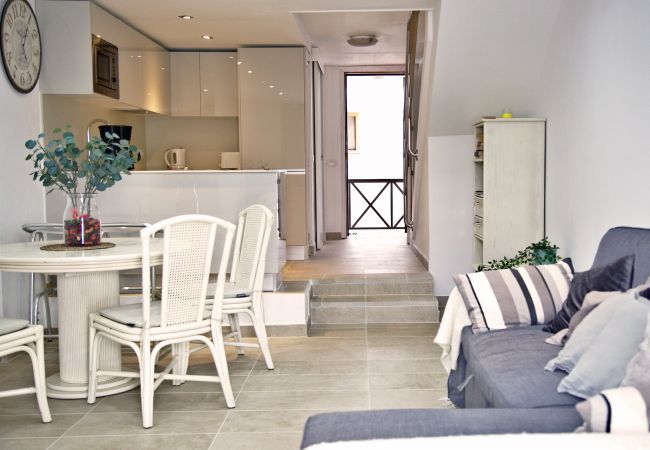 Bungalow en Adeje - Bungalow 2 min Walk to Beach + Private Solarium  Bungalow en Adeje - Bungalow 2 min Walk to Beach + Private Solarium