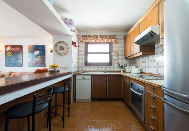 Villa en Puerto del Carmen - 2BR Villa 2 min Walk to Beach + Solarium Terrace Villa en Puerto del Carmen - 2BR Villa 2 min Walk to Beach + Solarium Terrace