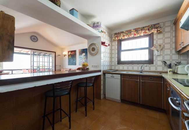 Villa en Puerto del Carmen - 2BR Villa 2 min Walk to Beach + Solarium Terrace Villa en Puerto del Carmen - 2BR Villa 2 min Walk to Beach + Solarium Terrace