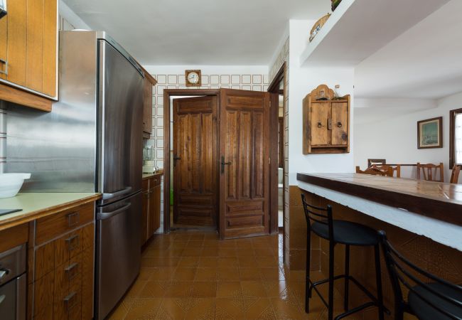 Villa en Puerto del Carmen - 2BR Villa 2 min Walk to Beach + Solarium Terrace Villa en Puerto del Carmen - 2BR Villa 2 min Walk to Beach + Solarium Terrace