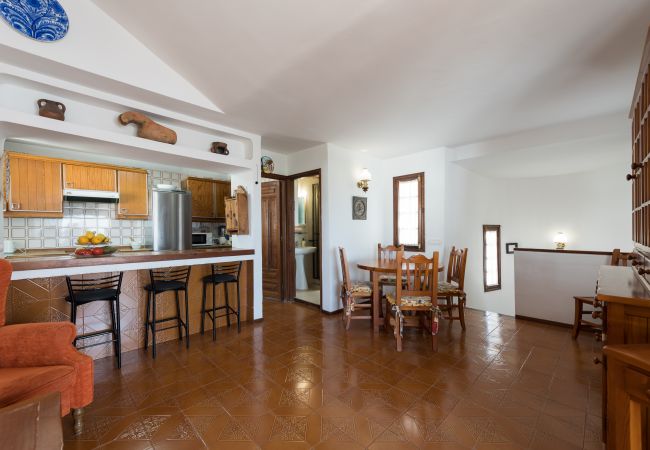 Villa en Puerto del Carmen - 2BR Villa 2 min Walk to Beach + Solarium Terrace Villa en Puerto del Carmen - 2BR Villa 2 min Walk to Beach + Solarium Terrace