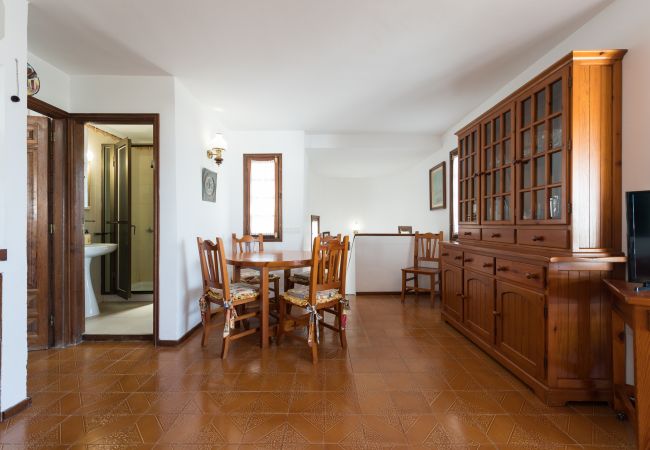 Villa en Puerto del Carmen - 2BR Villa 2 min Walk to Beach + Solarium Terrace Villa en Puerto del Carmen - 2BR Villa 2 min Walk to Beach + Solarium Terrace