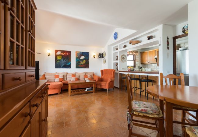 Villa en Puerto del Carmen - 2BR Villa 2 min Walk to Beach + Solarium Terrace Villa en Puerto del Carmen - 2BR Villa 2 min Walk to Beach + Solarium Terrace