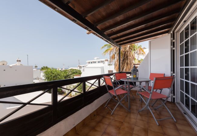 Villa en Puerto del Carmen - 2BR Villa 2 min Walk to Beach + Solarium Terrace Villa en Puerto del Carmen - 2BR Villa 2 min Walk to Beach + Solarium Terrace