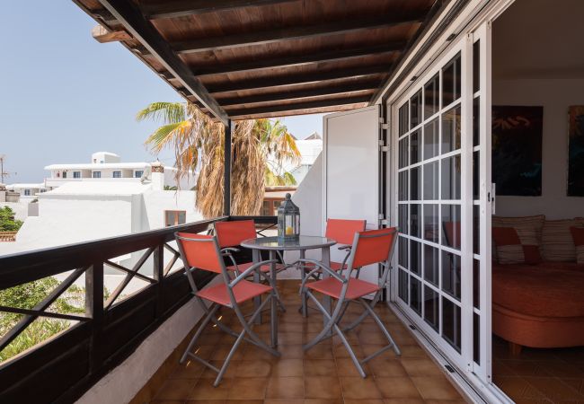 Villa en Puerto del Carmen - 2BR Villa 2 min Walk to Beach + Solarium Terrace Villa en Puerto del Carmen - 2BR Villa 2 min Walk to Beach + Solarium Terrace