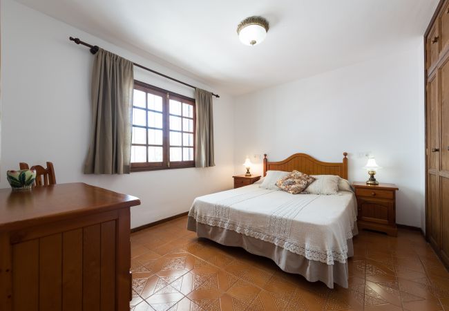 Villa en Puerto del Carmen - 2BR Villa 2 min Walk to Beach + Solarium Terrace Villa en Puerto del Carmen - 2BR Villa 2 min Walk to Beach + Solarium Terrace