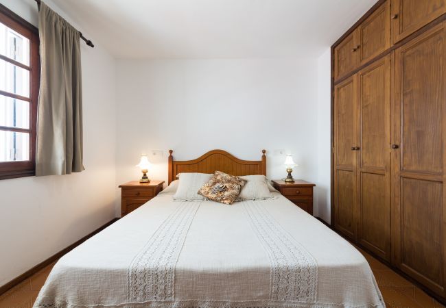 Villa en Puerto del Carmen - 2BR Villa 2 min Walk to Beach + Solarium Terrace Villa en Puerto del Carmen - 2BR Villa 2 min Walk to Beach + Solarium Terrace