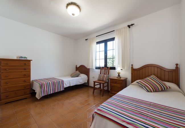 Villa en Puerto del Carmen - 2BR Villa 2 min Walk to Beach + Solarium Terrace Villa en Puerto del Carmen - 2BR Villa 2 min Walk to Beach + Solarium Terrace
