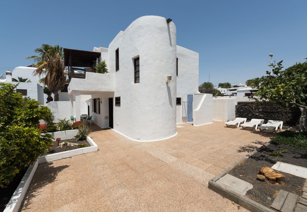 Villa en Puerto del Carmen - 2BR Villa 2 min Walk to Beach + Solarium Terrace
