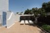 Villa en Puerto del Carmen - 2BR Villa 2 min Walk to Beach + Solarium Terrace Villa en Puerto del Carmen - 2BR Villa 2 min Walk to Beach + Solarium Terrace
