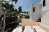 Villa en Puerto del Carmen - 2BR Villa 2 min Walk to Beach + Solarium Terrace Villa en Puerto del Carmen - 2BR Villa 2 min Walk to Beach + Solarium Terrace