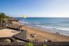 Villa en Puerto del Carmen - 2BR Villa Solarium Terrace + 2 min Walk to Beach Villa en Puerto del Carmen - 2BR Villa Solarium Terrace + 2 min Walk to Beach