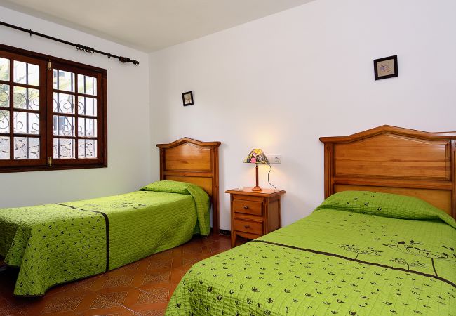 Villa en Puerto del Carmen - 3BR Villa Solarium Terrace + 2 min Walk to Beach Villa en Puerto del Carmen - 3BR Villa Solarium Terrace + 2 min Walk to Beach