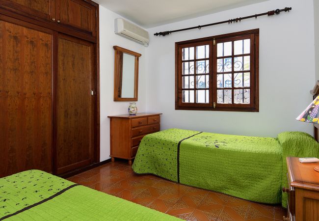 Villa en Puerto del Carmen - 3BR Villa Solarium Terrace + 2 min Walk to Beach Villa en Puerto del Carmen - 3BR Villa Solarium Terrace + 2 min Walk to Beach