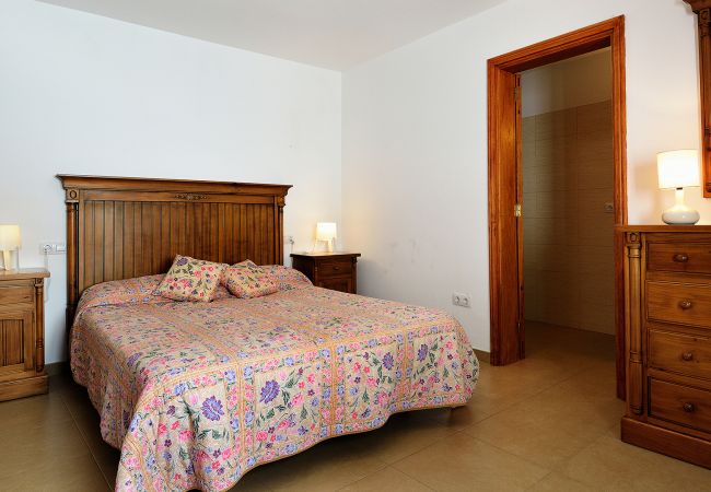 Villa en Puerto del Carmen - 3BR Villa Solarium Terrace + 2 min Walk to Beach Villa en Puerto del Carmen - 3BR Villa Solarium Terrace + 2 min Walk to Beach