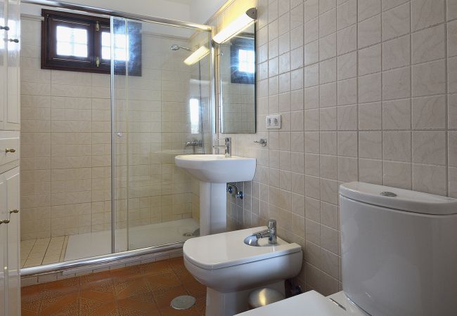 Villa en Puerto del Carmen - 3BR Villa Solarium Terrace + 2 min Walk to Beach Villa en Puerto del Carmen - 3BR Villa Solarium Terrace + 2 min Walk to Beach