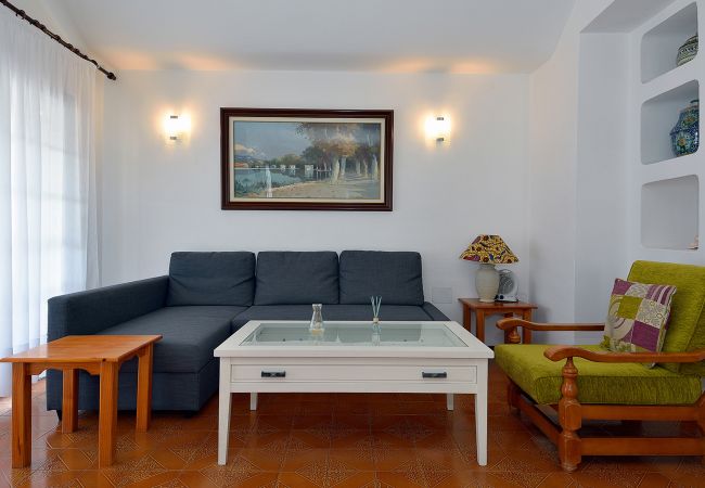 Villa en Puerto del Carmen - 3BR Villa Solarium Terrace + 2 min Walk to Beach Villa en Puerto del Carmen - 3BR Villa Solarium Terrace + 2 min Walk to Beach