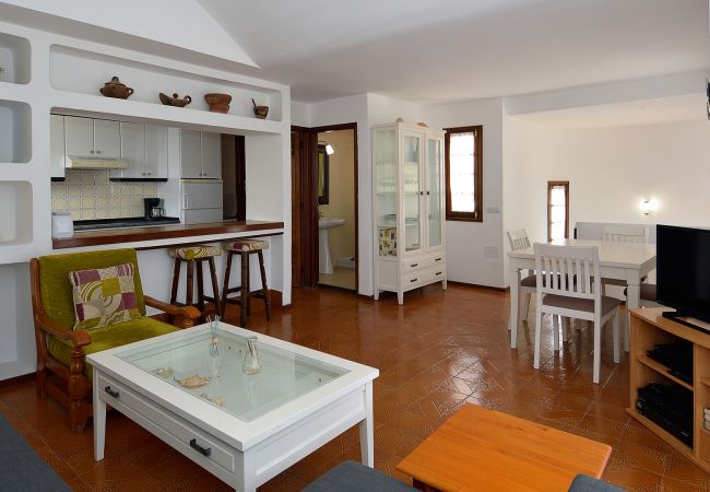 Villa en Puerto del Carmen - 3BR Villa Solarium Terrace + 2 min Walk to Beach Villa en Puerto del Carmen - 3BR Villa Solarium Terrace + 2 min Walk to Beach