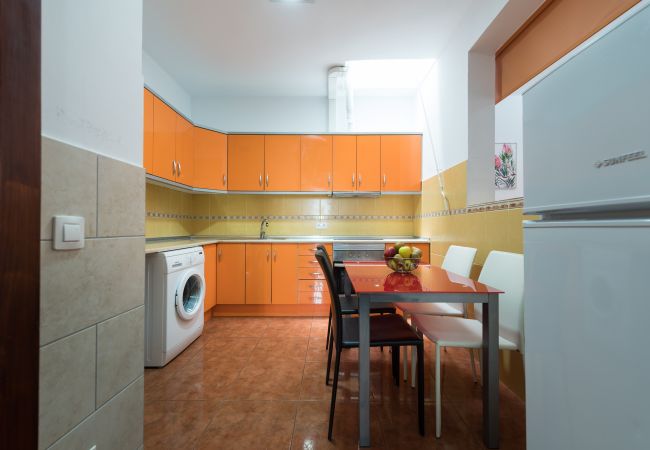 Casa en Vecindario - 2BR House Near the Airport + Private Solarium Casa en Vecindario - 2BR House Near the Airport + Private Solarium