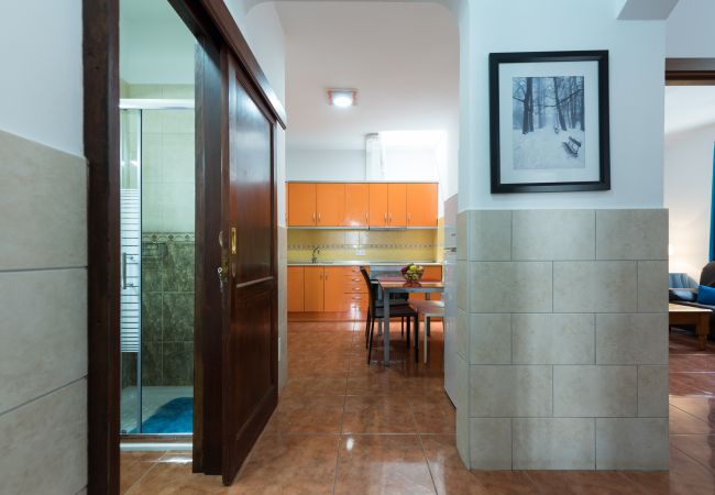 Casa en Vecindario - 2BR House Near the Airport + Private Solarium Casa en Vecindario - 2BR House Near the Airport + Private Solarium