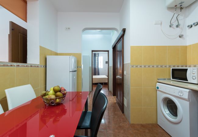 Casa en Vecindario - 2BR House Near the Airport + Private Solarium Casa en Vecindario - 2BR House Near the Airport + Private Solarium