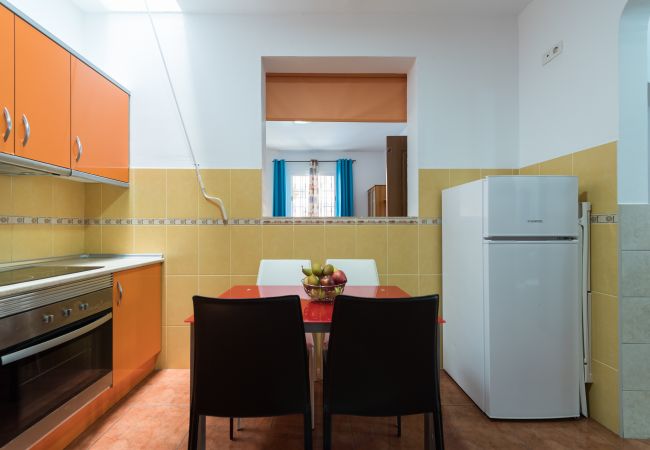 Casa en Vecindario - 2BR House Near the Airport + Private Solarium Casa en Vecindario - 2BR House Near the Airport + Private Solarium