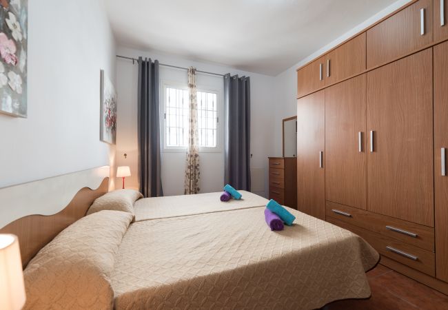 Casa en Vecindario - 2BR House Near the Airport + Private Solarium Casa en Vecindario - 2BR House Near the Airport + Private Solarium