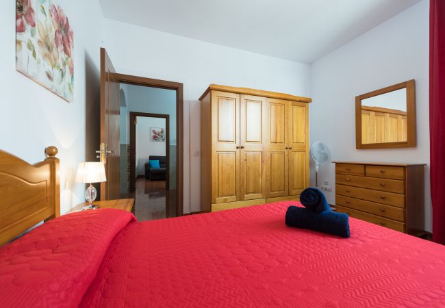 Casa en Vecindario - 2BR House Near the Airport + Private Solarium Casa en Vecindario - 2BR House Near the Airport + Private Solarium