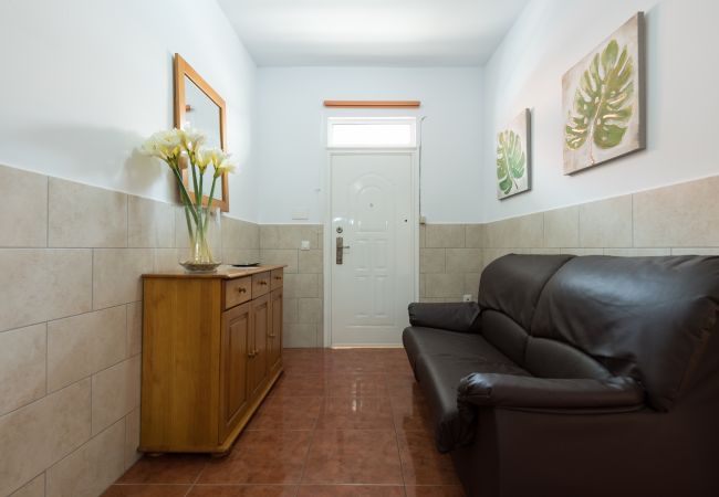 Casa en Vecindario - 2BR House Near the Airport + Private Solarium Casa en Vecindario - 2BR House Near the Airport + Private Solarium