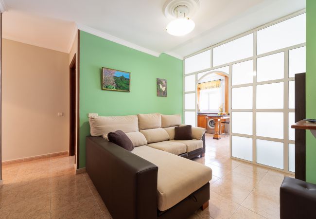 Casa en Las Palmas de Gran Canaria - Spacious 3BR 5 min Walk to Las Canteras + Parking  Casa en Las Palmas de Gran Canaria - Spacious 3BR 5 min Walk to Las Canteras + Parking