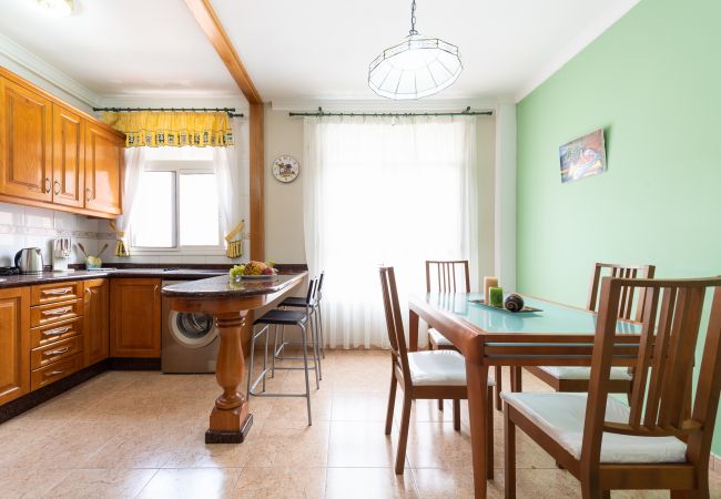 Casa en Las Palmas de Gran Canaria - Spacious 3BR 5 min Walk to Las Canteras + Parking  Casa en Las Palmas de Gran Canaria - Spacious 3BR 5 min Walk to Las Canteras + Parking
